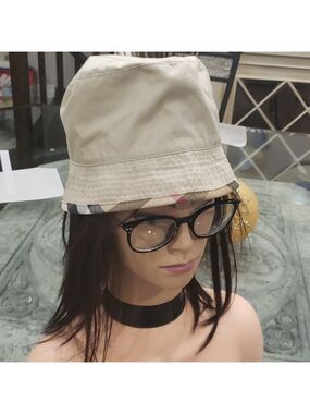 BURBERRY bucket hat medium size
